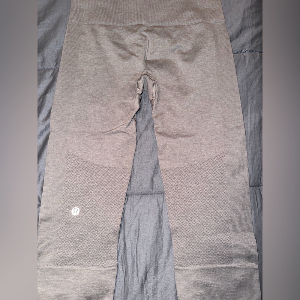 Lululemon like new compression crop leggings